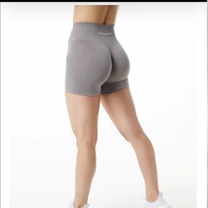 Alphalete amplify storm grey shorts. Size medium. 4.5” great condition! Scrunch